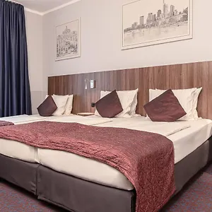 Ramada By Wyndham Frankfurt Station Отель